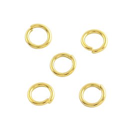 NBEADS 500pcs Stainless Steel Gold Open Jump Rings Connectors Jewelry Findings for Jewelry Making(4x0.7mm, 2.6mm inner diameter)