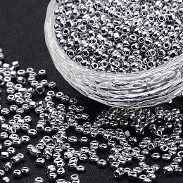 Honeyhandy Electroplate Glass Seed Beads, Round Hole Rocailles, Silver Color, Size: about 3mm in diameter, 2.3mm thick, hole: 0.7mm. 1600pcs/50g