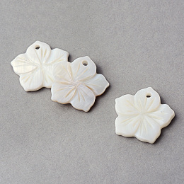 Honeyhandy Sea Shell Pendants, Flower, Creamy White, 21~21.5x22~22.5x2~3mm, Hole: 2mm