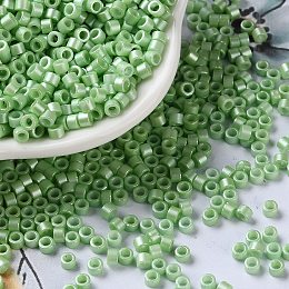 Baking Paint Glass Seed Beads, Cylinder, Light Green, 2.5x2mm, Hole: 1.4mm, about 5039pcs/50g