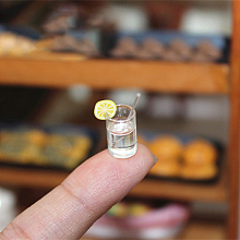 Honeyhandy Mini Glass Cup, with Mini Resin Imitation Beverage, for Dollhouse Accessories, Pretending Prop Decorations, Yellow, 15~23x10x7mm