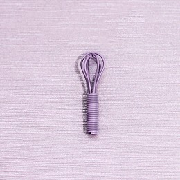 Honeyhandy Miniature Metal Egg Beater Kitchen Ornaments, Micro Landscape Home Dollhouse Accessories, Medium Purple, 31x9mm