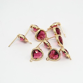 Honeyhandy Real 18K Gold Plated Tone Brass Glass Stud Earring Findings, with Loop, Faceted Triangle, Cerise, 13x11x4.5mm, Hole: 1mm, Pin: 0.6mm